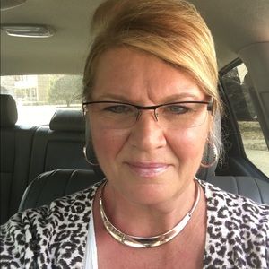 Meet your Posher, Steph